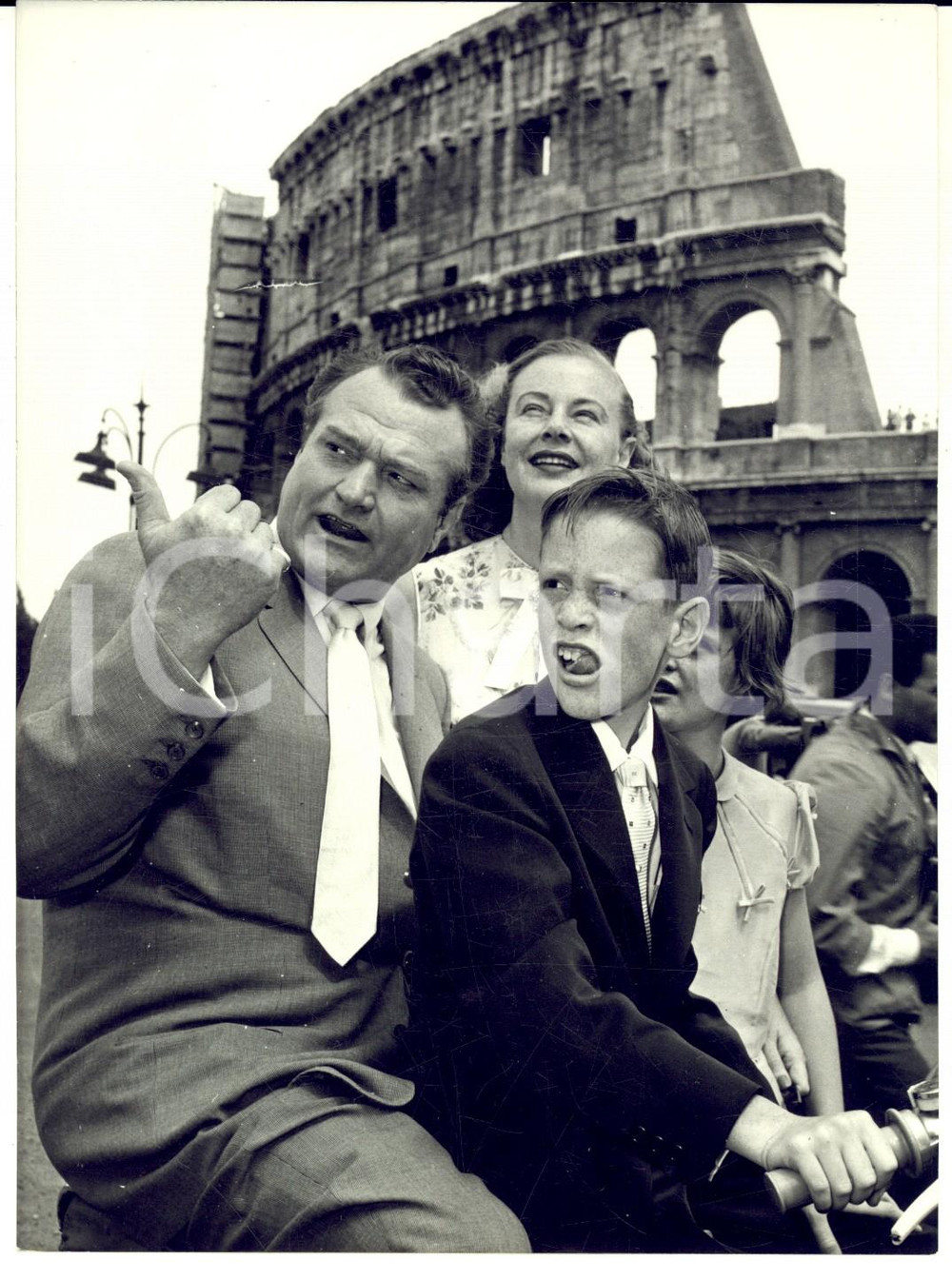 Fotografia d epoca originale 1957 ROMA Il comico Red SKELTON in visita con il figlio Richard Foto 13x18 1