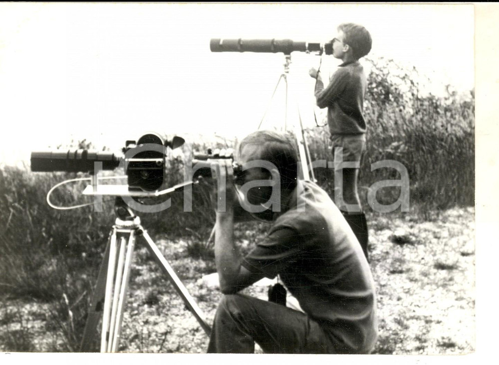 Fotografia d epoca originale 1970 ca SCOZIA Curiosi a caccia del Mostro di LOCH NESS Fotografia 18x14 cm 1