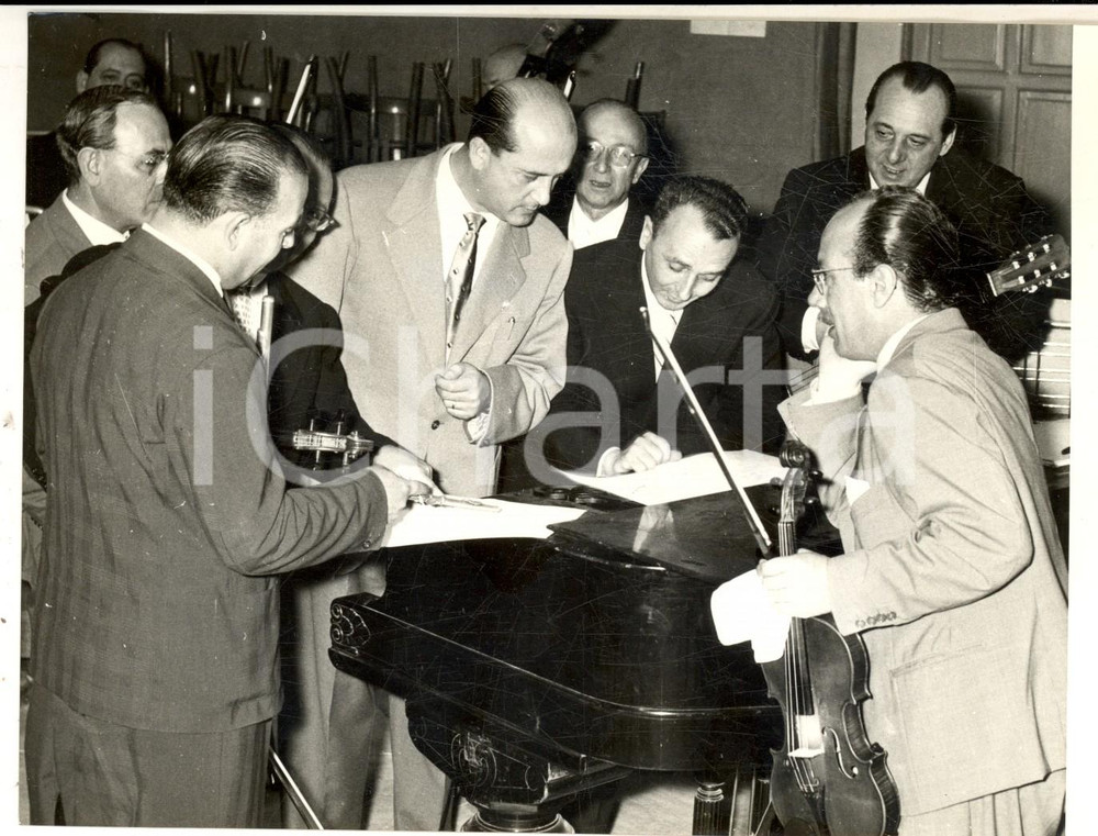 Fotografia d epoca originale 1956 NAPOLI TEATRO MEDITERRANEO Il maestro Luigi VINCI con l orchestra Foto 1