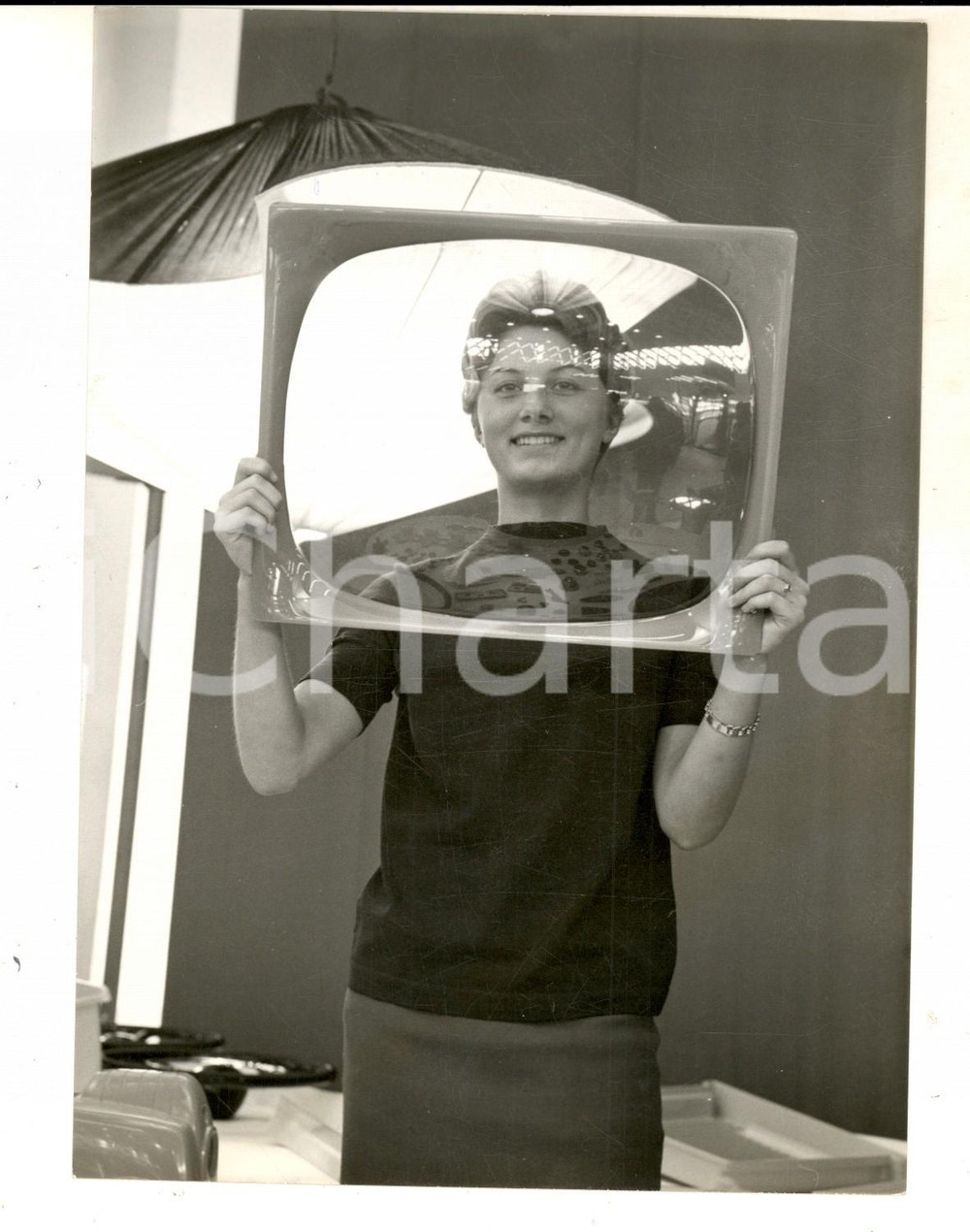 Fotografia d epoca originale 1958 TORINO Mostra Internazionale TECNICA  Nuovo schermo per televisore Foto 1