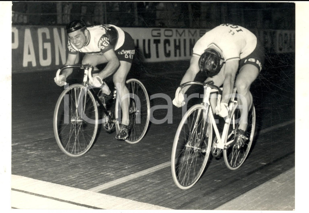 Fotografia d epoca originale 1963 MILANO CICLISMO Antonio MASPES campione italiano per la 10 volta Foto 1