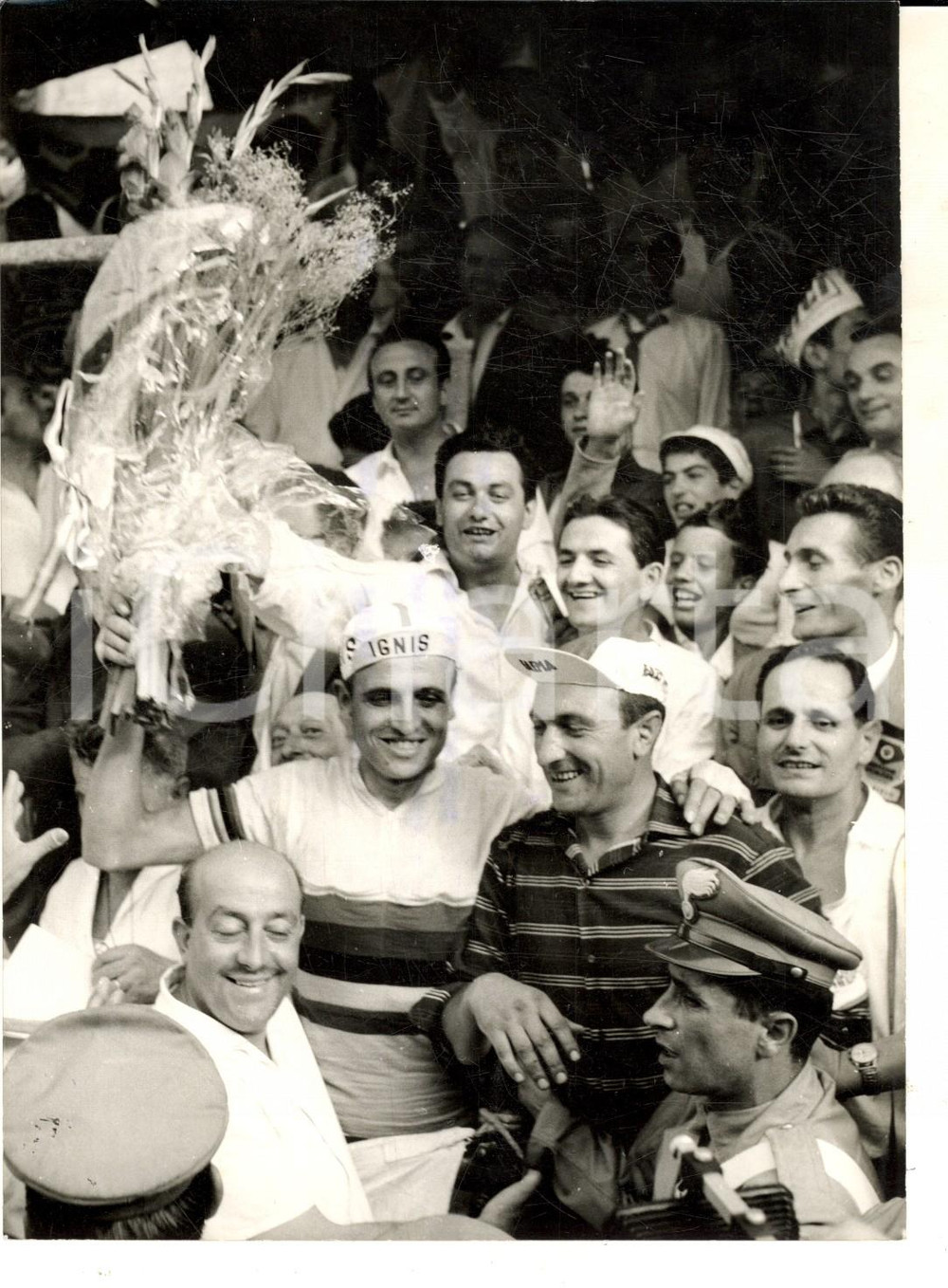 Fotografia d epoca originale 1959 CICLISMO CHIGNOLO PO Ercole BALDINI vince prova precampionato mondiale 1