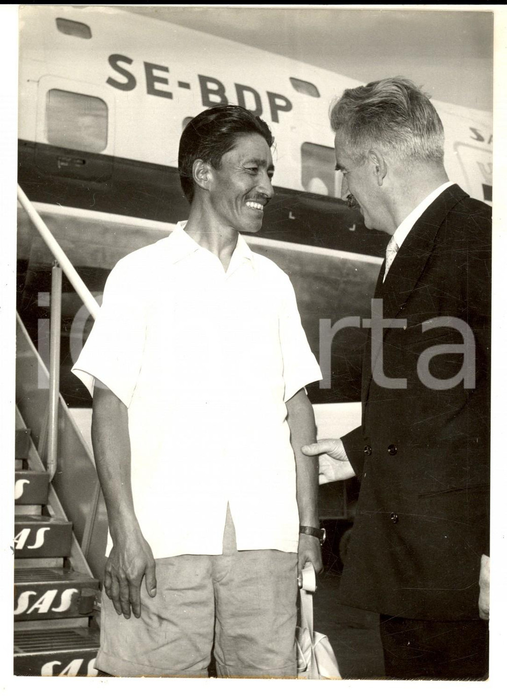 Fotografia d epoca originale 1957 ROMA Tenzing NORGAY arriva in Italia per la Mostra dell Alpinismo Foto 1