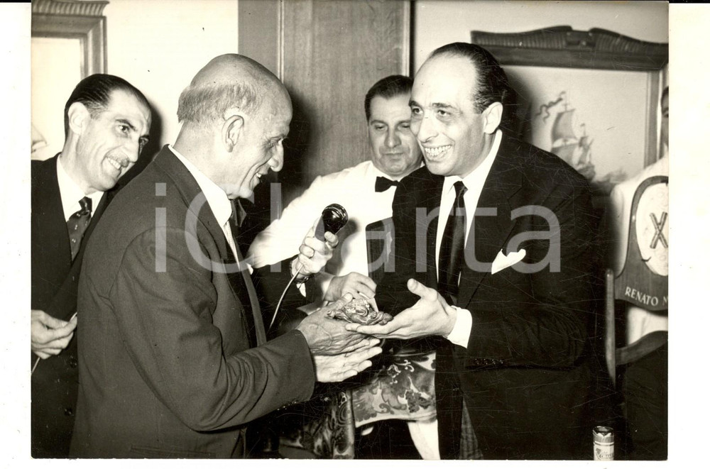 Fotografia d epoca originale 1960 ca FIRENZE Compagnia dei Dodici Apostoli premia Dimitri MITROPOULOS Foto 1