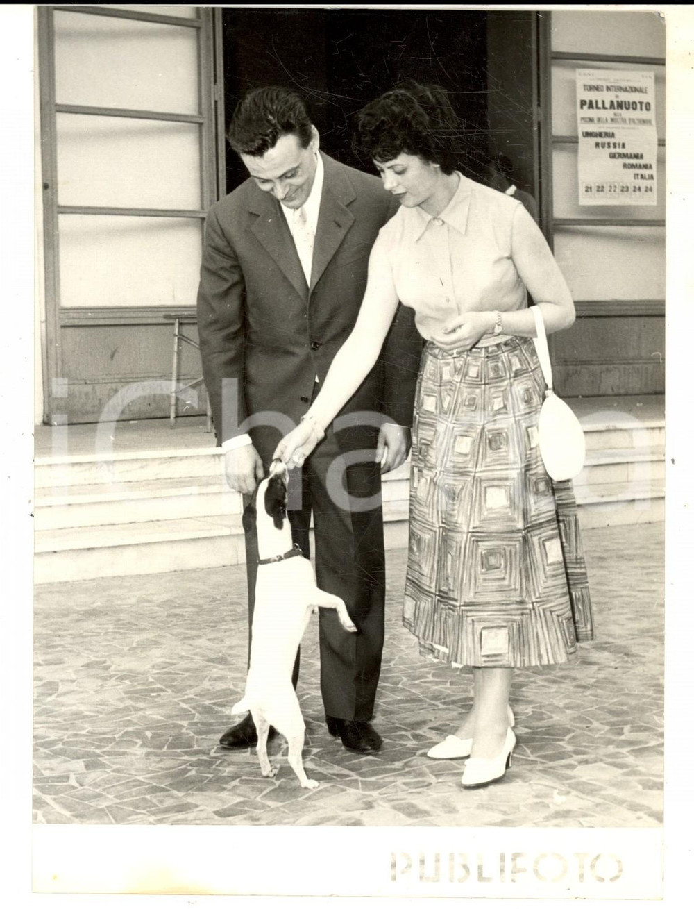 Fotografia d epoca originale 1956 NAPOLI Festival Canzone Napoletana  Maestro Mario MIGLIARDI con la moglie 1