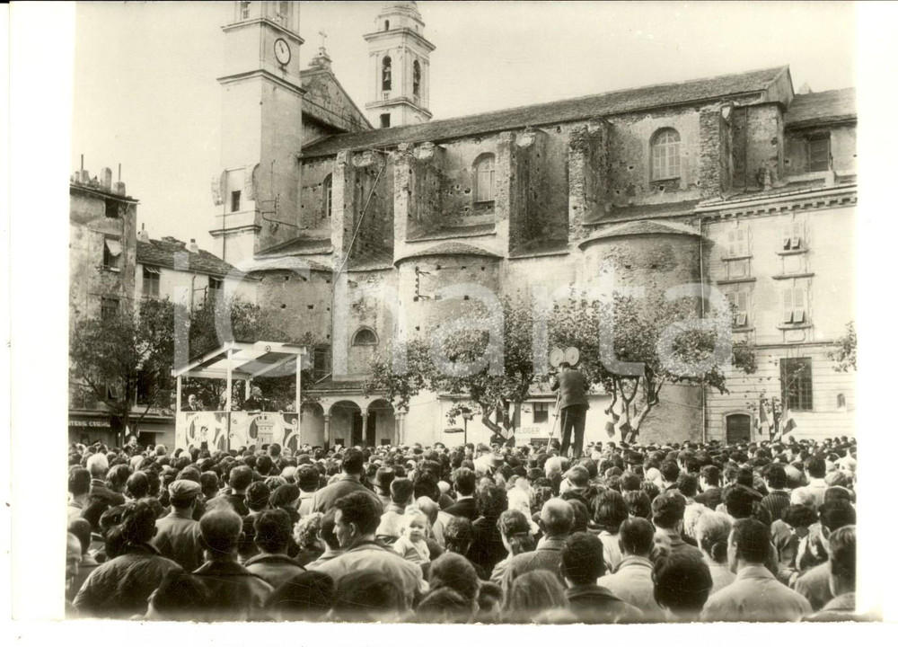 Fotografia d epoca originale 1961 BASTIA CORSE GÃ©nÃ©ral DE GAULLE tient son discours Ã  l Hotel de Ville 1