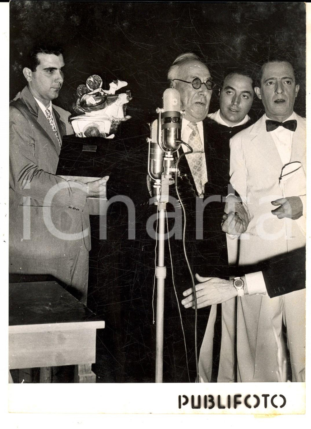 Fotografia d epoca originale 1956 NAPOLI Festival Canzone Napoletana  Maestro Giuseppe BONAVOLONTÃ€ premiato 1