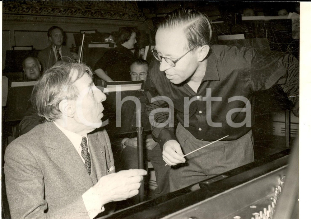 Fotografia d epoca originale 1954 ZURICH Alfred CORTOT discute con il direttore d orchestra Marius MENG 1