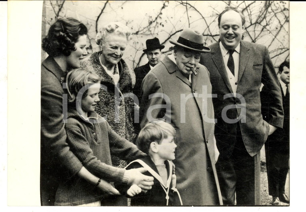 Fotografia d epoca originale 1964 ERIDGE SUSSEX Winston CHURCHILL in famiglia per compleanno della moglie 1
