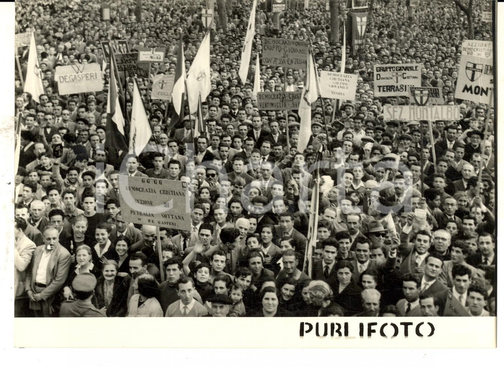 Fotografia d epoca originale 1953 PALERMO Piazza Politeama  Folla per il comizio di Alcide DE GASPERI Foto 1