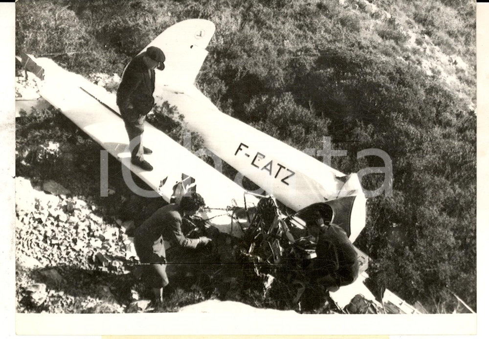 Fotografia d epoca originale 1954 ROMANINLESALPILLES Accident mortel Bertrand DAUVIN sur planeur monoplace 1