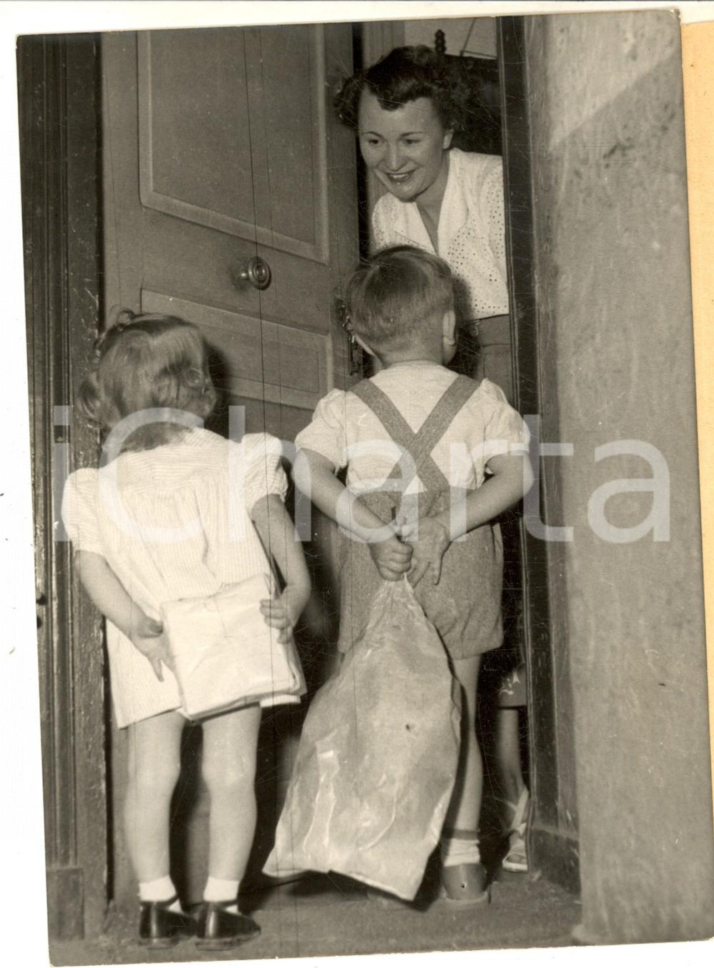 Fotografia d epoca originale 1953 PARIS Sorprese per la FESTA DELLA MAMMA Foto ARTISTICA 13x18 cm 1