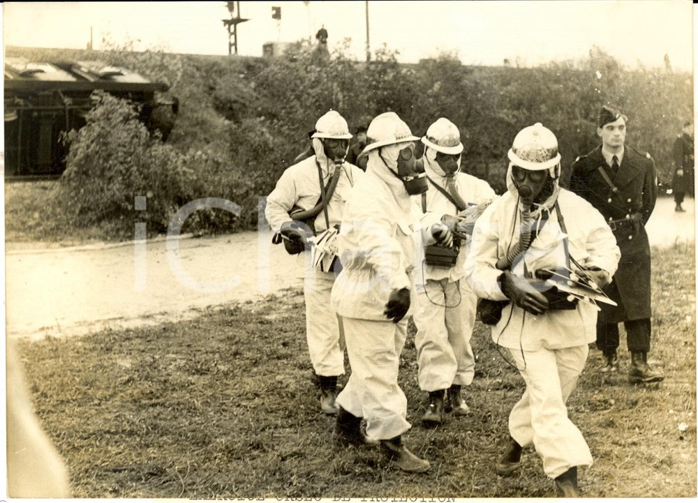 Fotografia d epoca originale 1960 VALENTON Exercice ORSEC de Protection Civile avec danger radioactive Photo 1