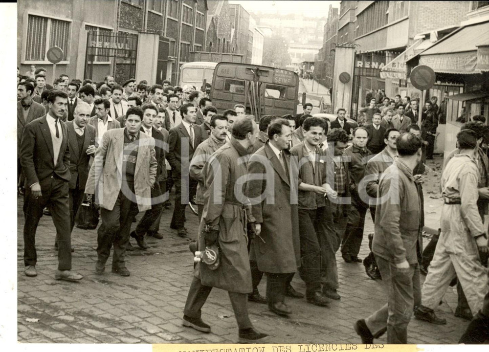 Fotografia d epoca originale 1960 BOULOGNEBILLANCOURT Corteo degli operai licenziati dalla RENAULT Foto 1