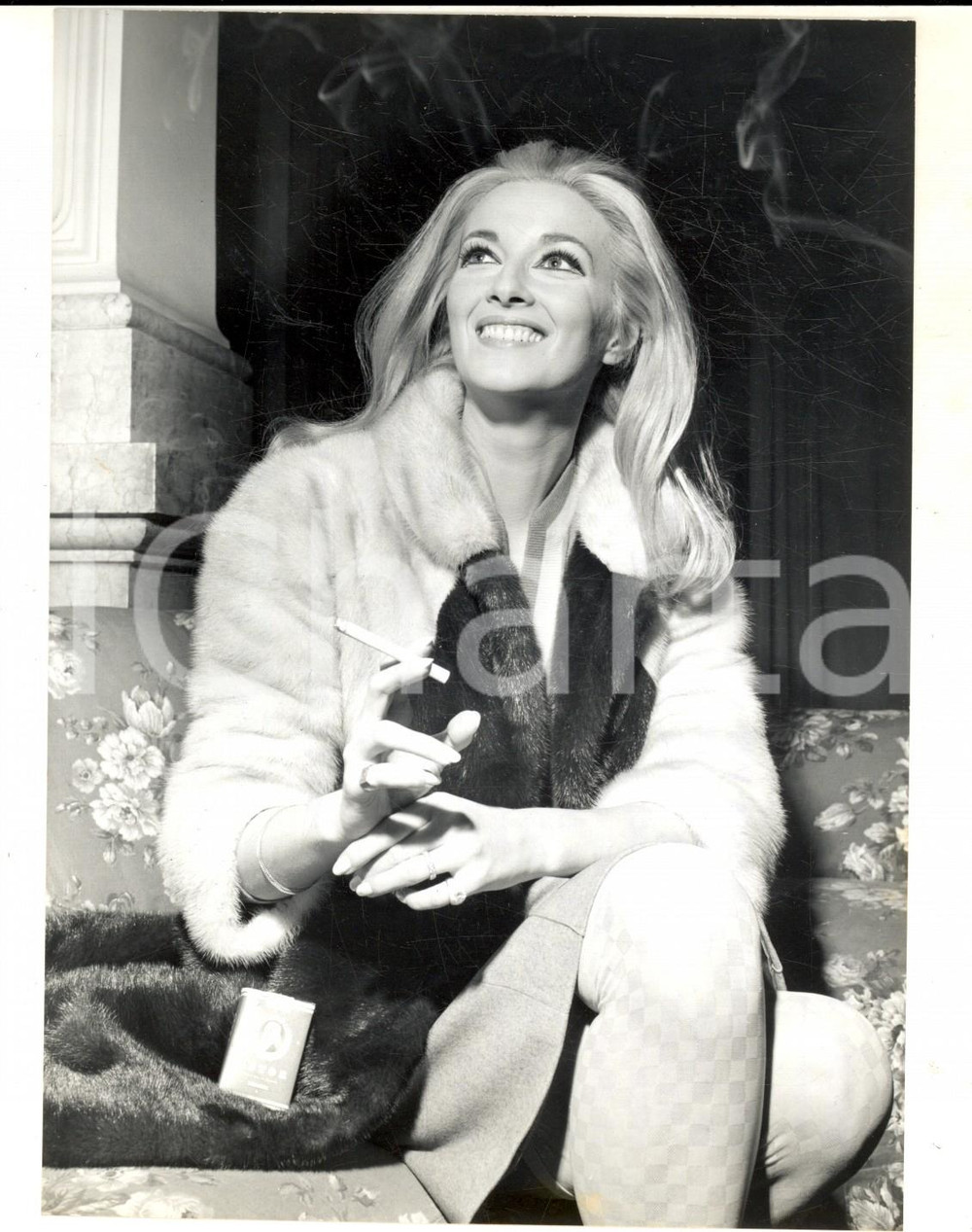 Fotografia d epoca originale 1967 MILANO Attrice Daniela BIANCHI in cittÃ  per girare i caroselli Foto 13x18 1