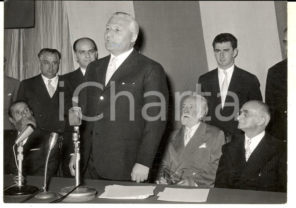 Fotografia d epoca originale 1956 VALDAGNO On. Paolo ROSSI al PREMIO MARZOTTO con vincitori EINAUDI e CARENA 1