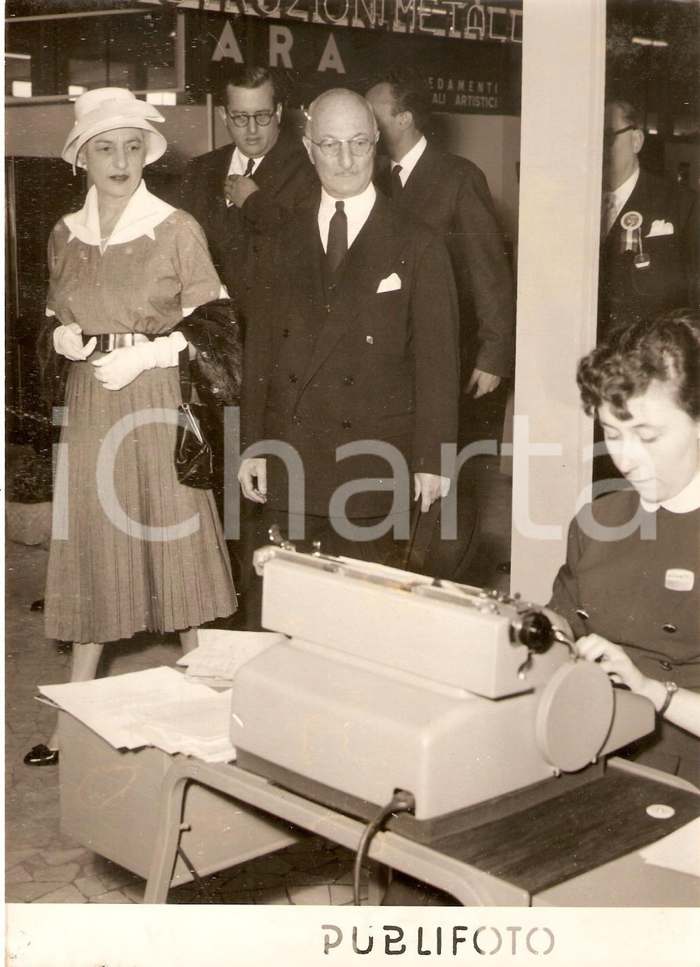 Fotografia d epoca originale 1958 MILANO  FIERA CAMPIONARIA Vista dell ambasciatore James David ZELLERBACH 1