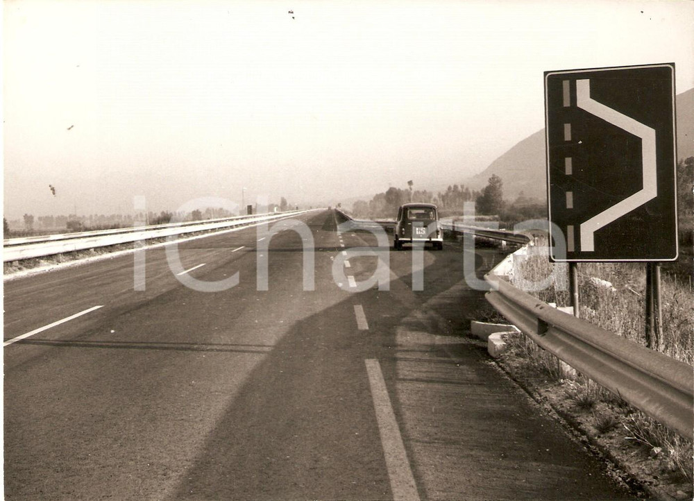Fotografia d epoca originale 1969 AUTOSTRADA SALERNO  REGGIO CALABRIA Tratto SALA CONSILINA Corsia emergenza 1