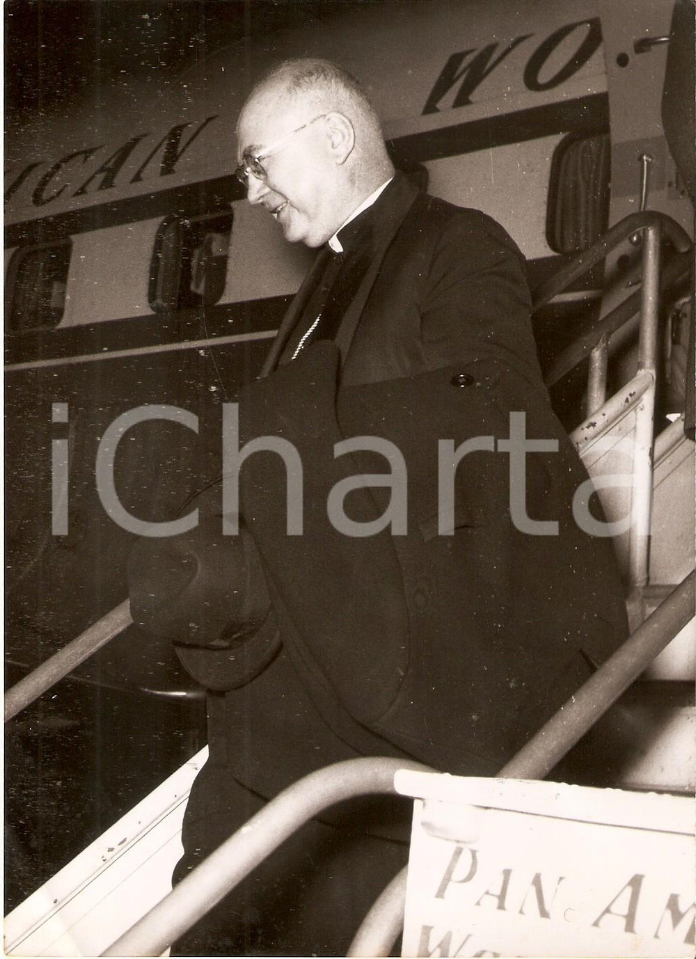 Fotografia d epoca originale 1956 ROMA Cardinale Francis Joseph SPELLMAN atterra con volo PAN AM Foto 1
