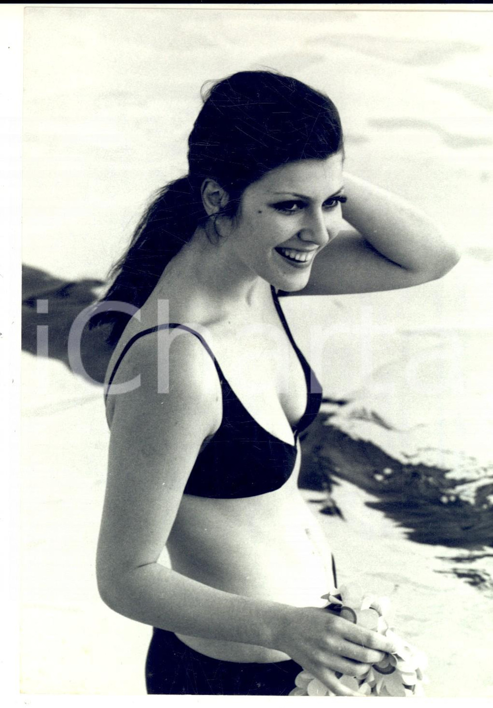 1970 CANTAGIRO Claudia MORI al bagno posa per la stampa *Foto 13x18 cm