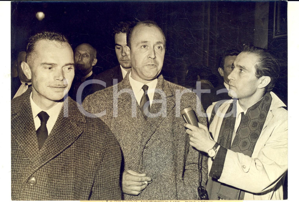 Fotografia d epoca originale 1959 PARIS ATTENTAT OBSERVATOIRE Robert PESQUET et Abel DAHURON avec la presse 1