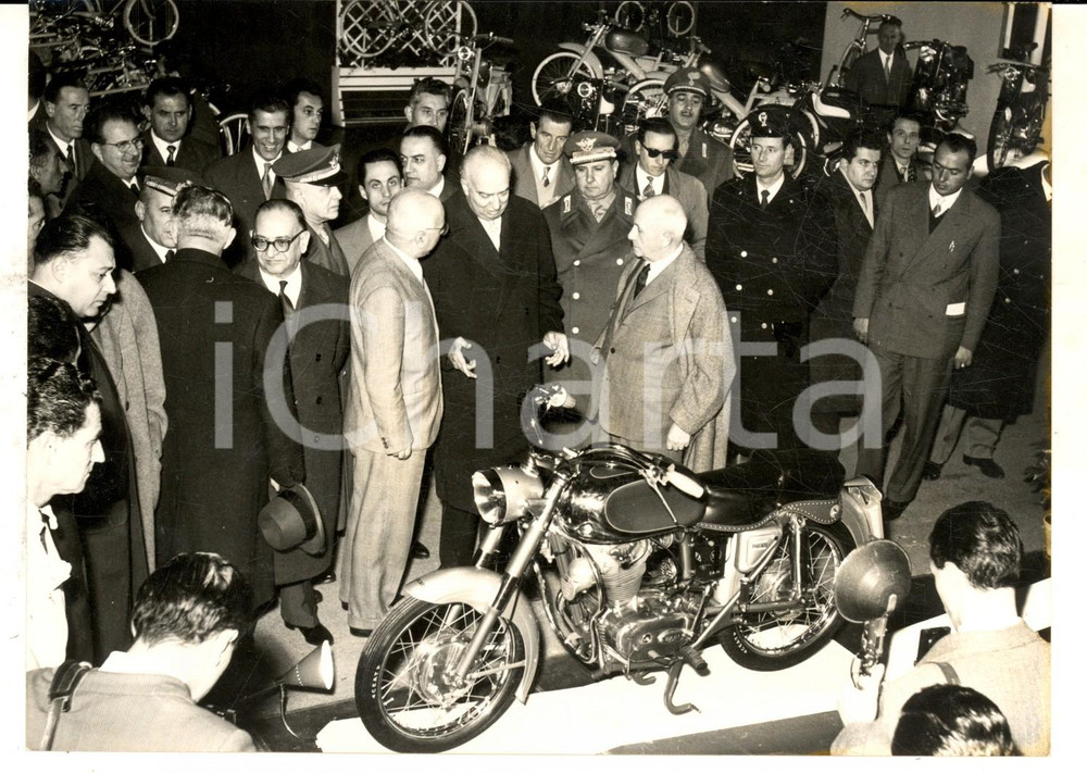 Fotografia d epoca originale 1957 MILANO Ministro Armando ANGELINI inaugura XXXV Mostra Ciclo e Motociclo 1