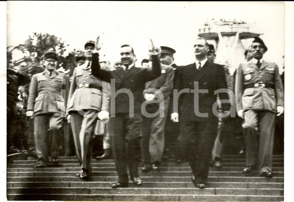 Fotografia d epoca originale 1959 ALGER Michel DEBRE  au Monument des Morts avec le gÃ©nÃ©ral CHALLE Photo 1
