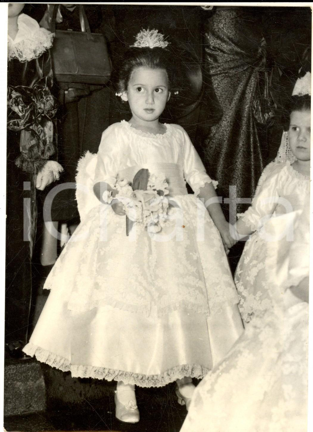 Fotografia d epoca originale 1957 PARIS Nozze Victoria LOPEZ DE CARRIZOSA Y PATINO  La nipote Isabella Foto 1