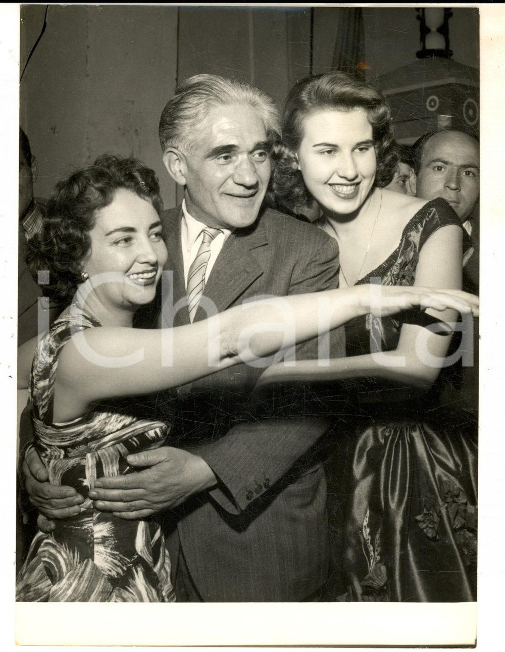 Fotografia d epoca originale 1956 LASCIA O RADDOPPIA Adele GALLOTTI festeggiata per la vincita di 5 milioni 1