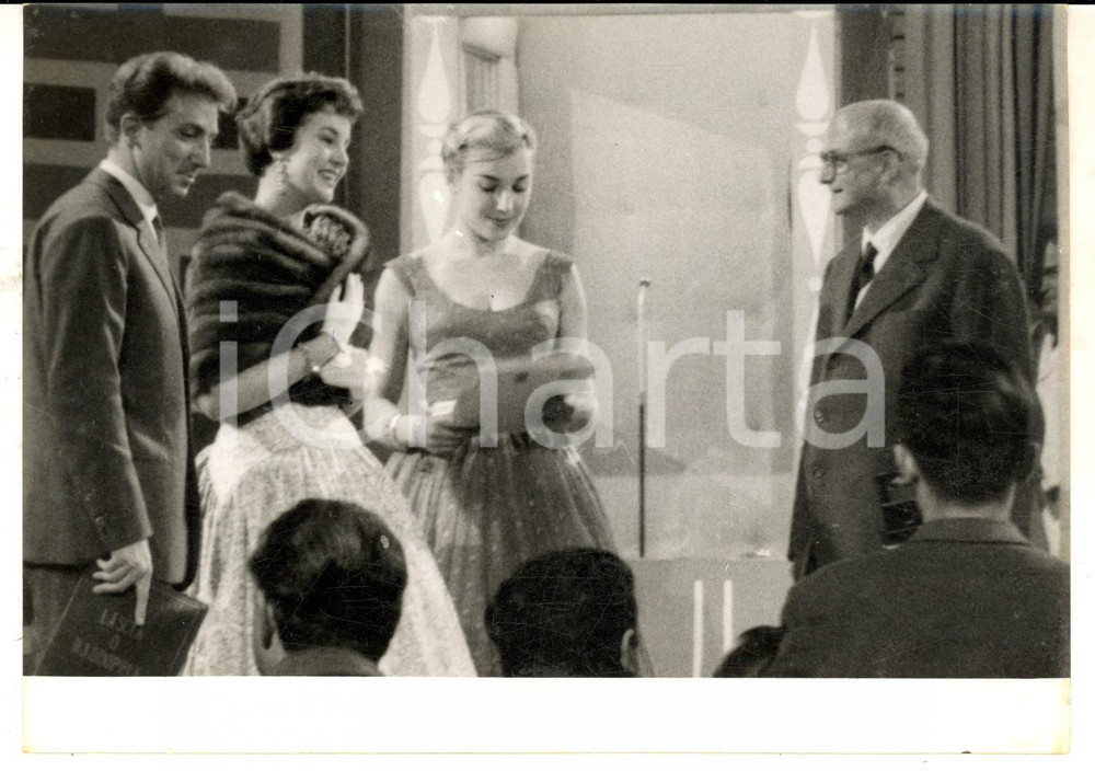 Fotografia d epoca originale 1956 LASCIA O RADDOPPIA Miss AMERICA sceglie la busta per Ario BONELLI Foto 1