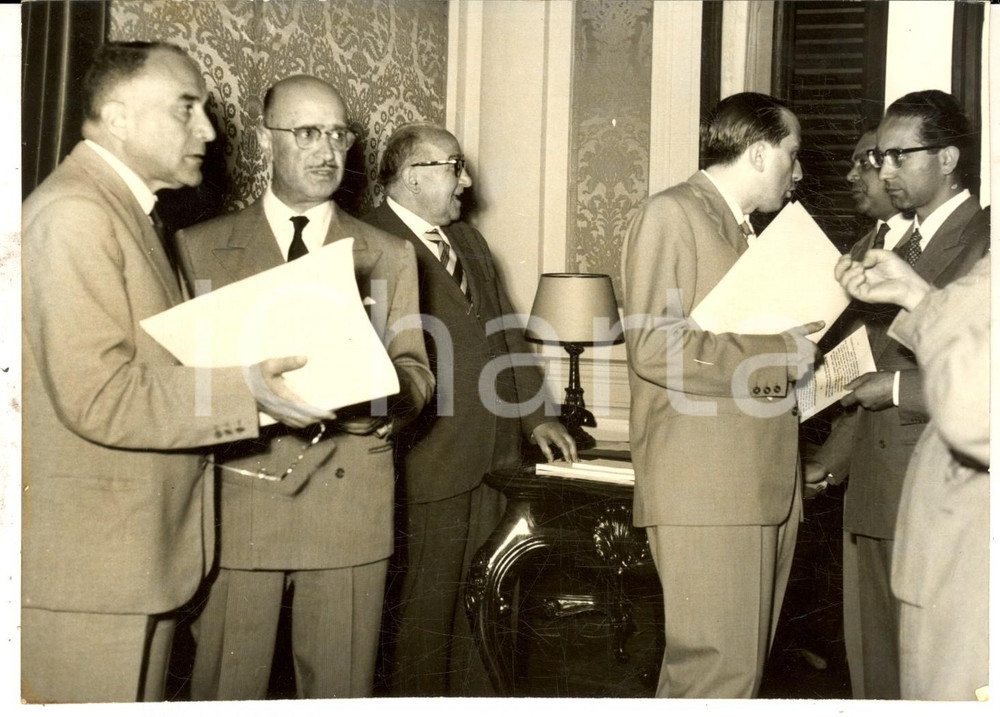 Fotografia d epoca originale 1957 ROMA Fernando TAMBRONI e Giuseppe PELLA al Consiglio dei Ministri Foto 1
