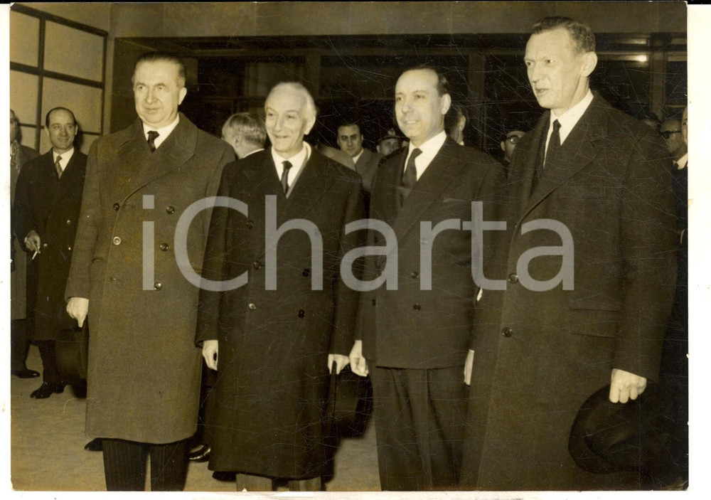 Fotografia d epoca originale 1959 PARIS Giuseppe PELLA e Antonio SEGNI ricevuti da Michel DEBRE  Foto 1