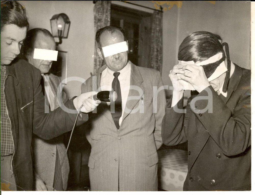 Fotografia d epoca originale 1953 MUNICH Il veggente indiano CHANDU collabora con le forze dell ordine Foto 1