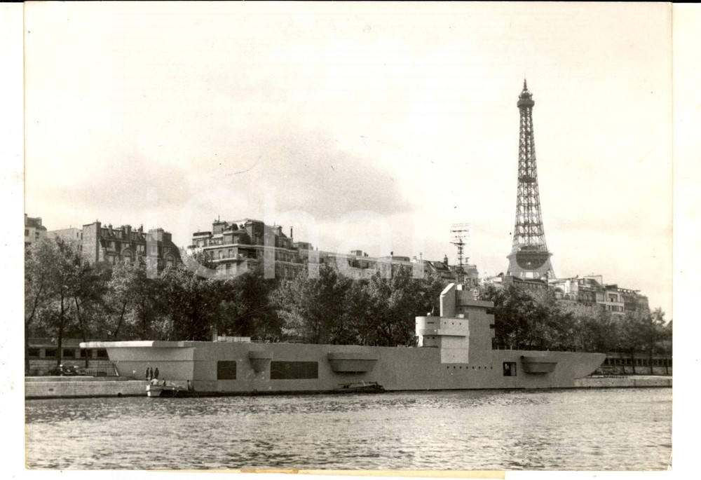 Fotografia d epoca originale 1954 PARIS Porteavion sur la Seine pour le SALON NAUTIQUE Photo 18x14 cm 1
