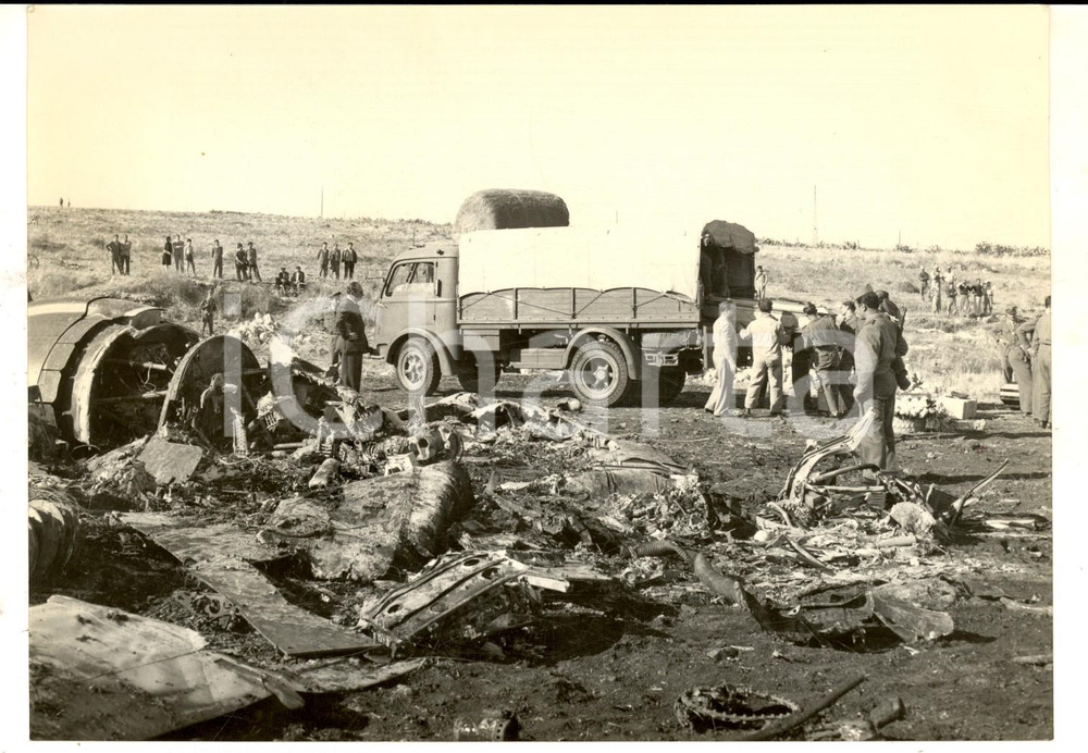 Fotografia d epoca originale 1954 CATANIA Tragica collisione di due HARPOON in volo di addestramento Foto 1