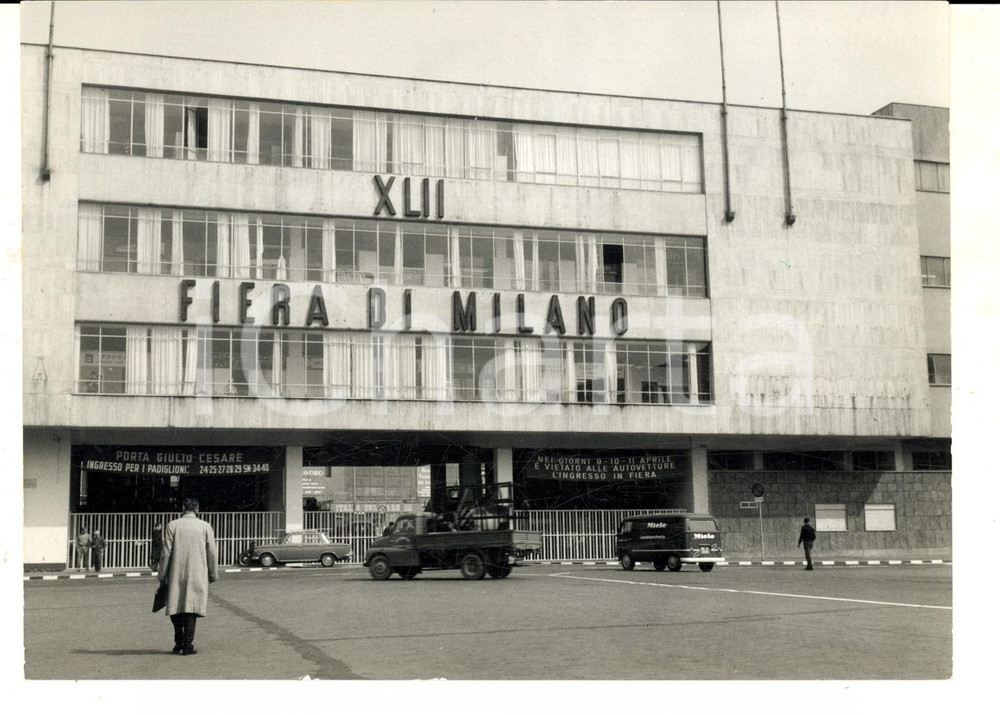 1964 MILANO FIERA CAMPIONARIA L'ingresso da piazza Giulio Cesare *Foto 18x14 cm