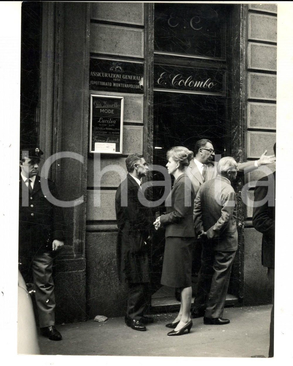 1964 MILANO Via MONTENAPOLEONE Titolare negozio E. COLOMBO dopo una rapina *Foto