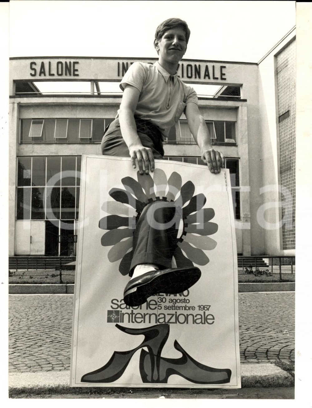 Fotografia d epoca originale 1967 VIGEVANO Salone Calzature  Germano CAGNINEY probabile Mister Piedone 1