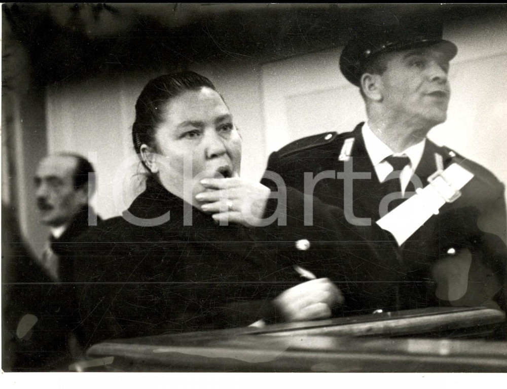 Fotografia d epoca originale 1960 TORINO Processo a Caterina SAGOLEO imputata duplice omicidio Foto 18x13 1