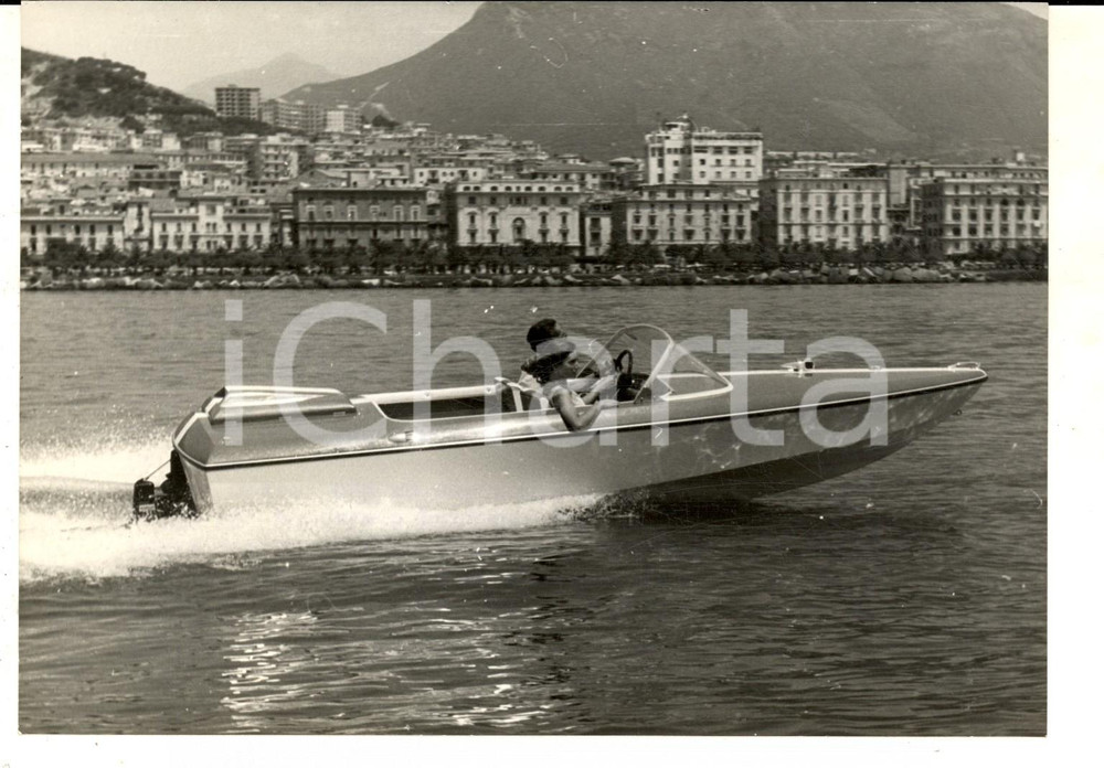 Fotografia d epoca originale 1970 ca GENOVA Salone Motonautico  Nuova 005 dei Cantieri Navali IPPOCAMPO Foto 1