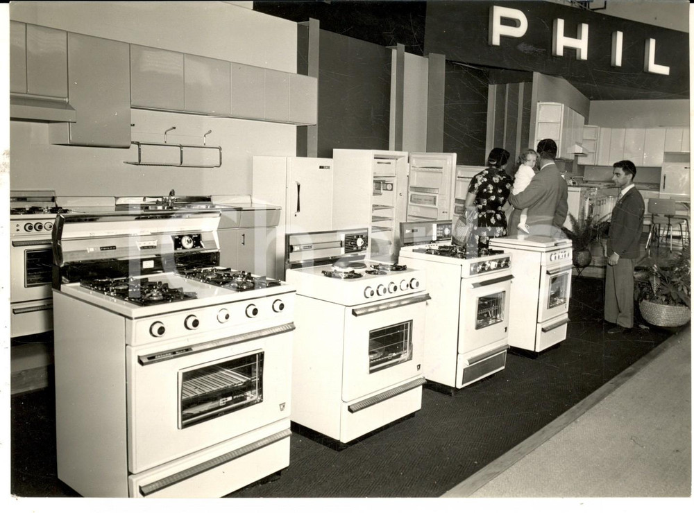 Fotografia d epoca originale 1960 MILANO Mostra della Radio Tv ed Elettrodomestici  Uno stand Foto 18x13 1