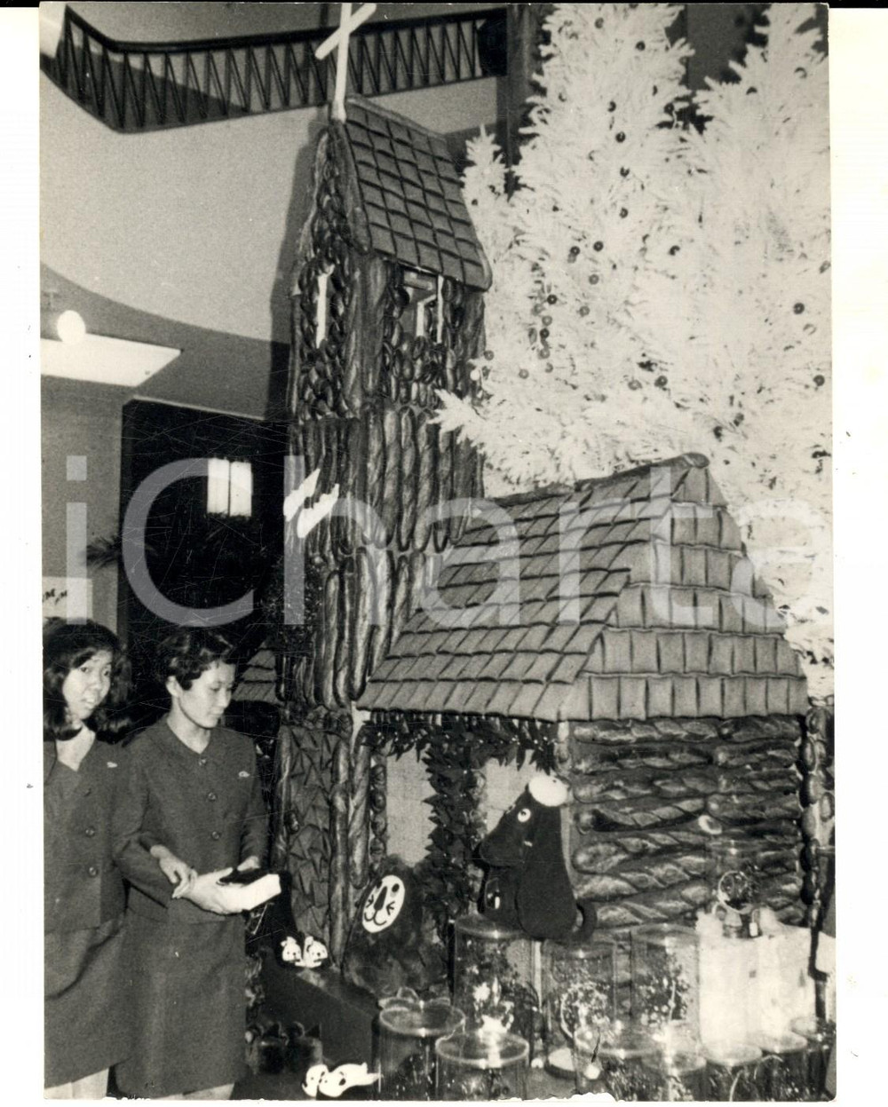 Fotografia d epoca originale 1970 TOKYO Cuochi realizzano una chiesa di pane per un grande magazzino Foto 1