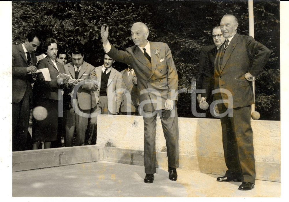 Fotografia d epoca originale 1959 CADENABBIA Partita a bocce tra Antonio SEGNI e Konrad ADENAUER Foto 18x13 1