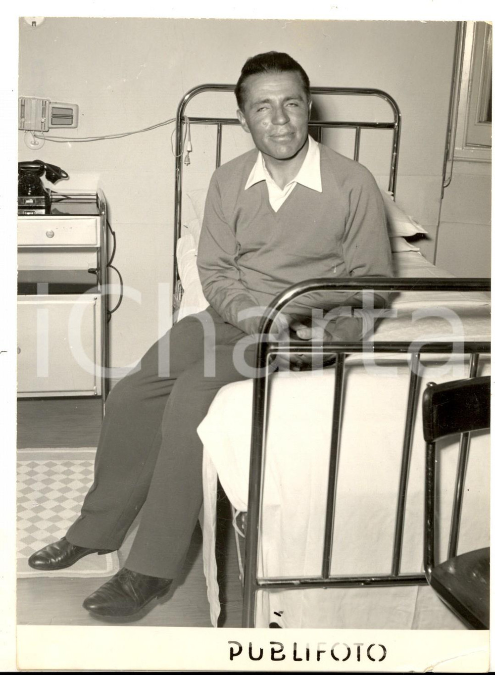 Fotografia d epoca originale 1954 MILANO Achille COMPAGNONI di ritorno dal K2 nella clinica CITTA  DI MILANO 1