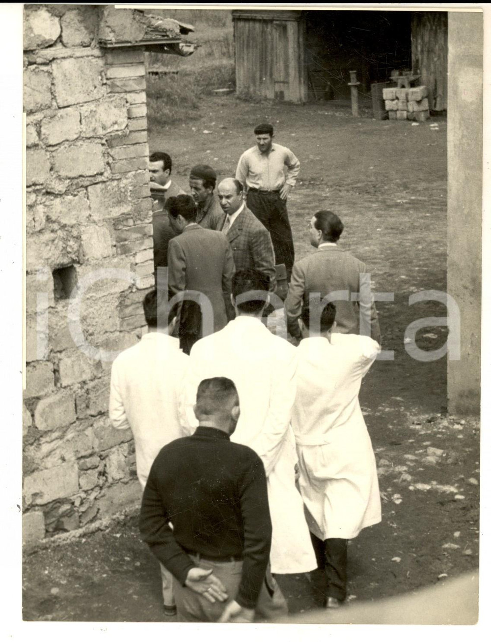 Fotografia d epoca originale 1955 ca AREA DI FIRENZE Gli inquirenti sul luogo di un delitto Foto 13x18 cm 1