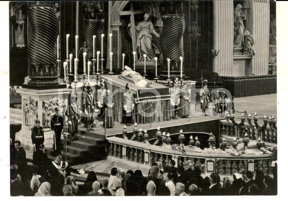 Fotografia d epoca originale 1963 ROMA Funerali papa GIOVANNI XXIII  La salma esposta a SAN PIETRO Foto 1