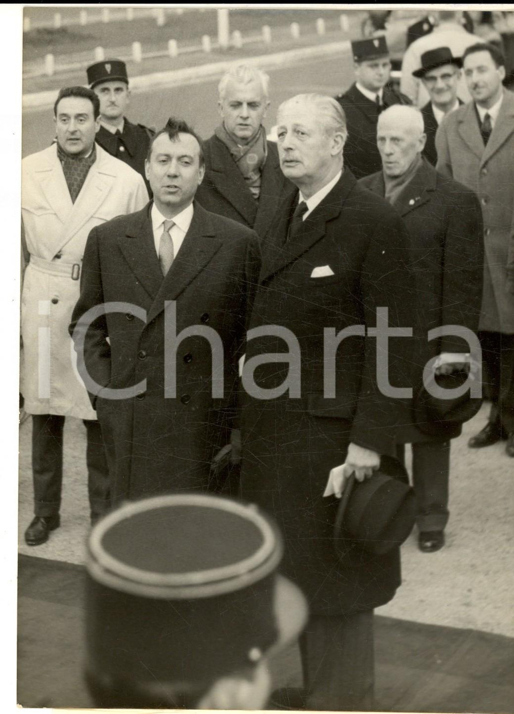 Fotografia d epoca originale 1959 PARIS ORLY Arrivo di Harold MacMILLAN accolto da Michel DEBRE  Foto 1