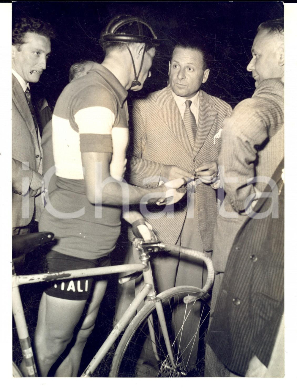 Fotografia d epoca originale 1950 ca PAVIA Alfredo BINDA e Gino BARTALI decidono per il TOUR DE FRANCE Foto 1