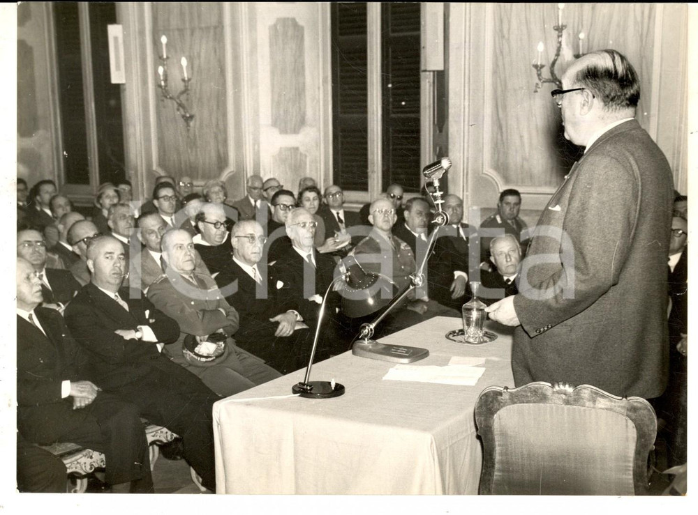 Fotografia d epoca originale 1958 MILANO Riunione all ISPI  Discorso segretario NATO PaulHenri SPAAK Foto 1