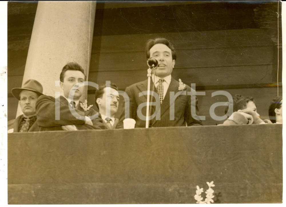 Fotografia d epoca originale 1953 MILANO ARENA Renzo LACONI parla al Congresso delle Donne Milanesi Foto 1